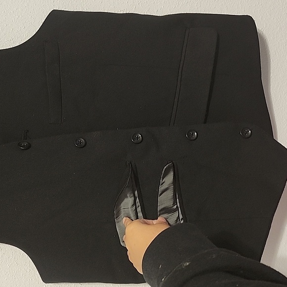 Black vest with gray back modern fit - Picture 3 of 8